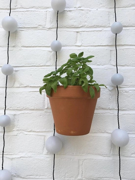 Pianta in terracotta con braccio di sostegno appeso - per interni ed esterni.