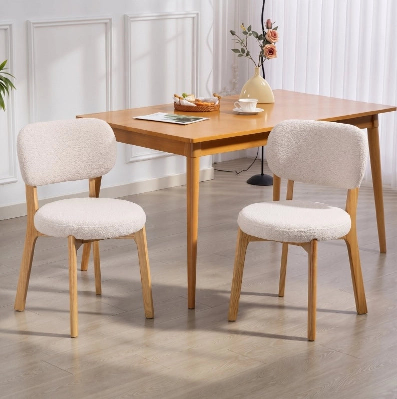 Set di 2 sedie da pranzo 46.5x52x80 cm con seduta ampia; schienale curvo; legno; crema
