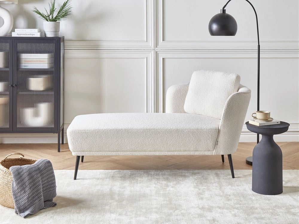Chaise longue con cuscino bianco sporco in tessuto bouclé lato destro stile retrò