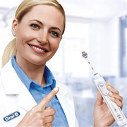 Tecniche di pulizia elettriche per set di 5 teste a denti bianche con tecnologia 3D CleanMaximiser per l'efficace rimozione della placca dentale.