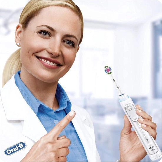 Tecniche di pulizia elettriche per set di 5 teste a denti bianche con tecnologia 3D CleanMaximiser per l'efficace rimozione della placca dentale.