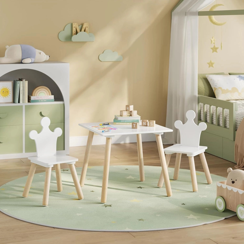 Set Tavolino Bambini e 2 Sedie con Schienale a Forma di Corona, Scrivania Cameretta per Asilo, in MDF + Legno, Bianco + Rovere Chiaro