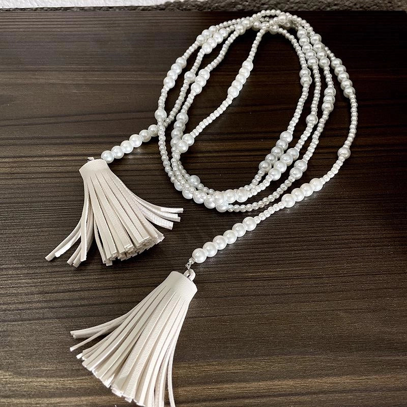 Collana lunga vintage con perline bianche e nappa, regalo di Natale o compleanno.