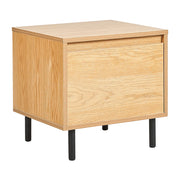 Comodino in truciolato di legno chiaro con 1 cassetto in metallo con gambe nere, minimalista e contemporaneo.