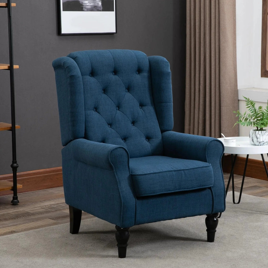 Poltrona ad orecchioni imbottita blu con schienale alto e gambe in legno