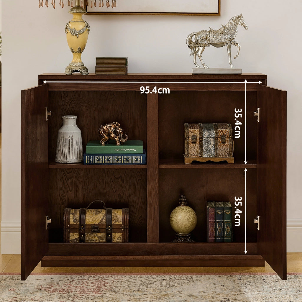 Credenza con ante scanalate a V e aperture per prese in legno e MDF noce