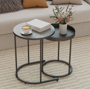 Set 2 tavolini rotondi ULEVR sovrapponibili con vassoio, MDF e metallo nero, grigio