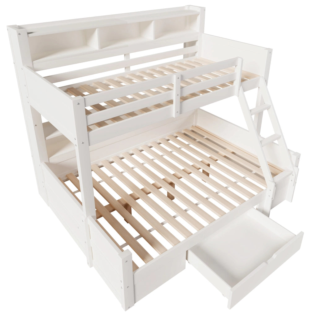 Letto a castello con letto inferiore da 140x200 cm e superiore da 90x200 cm; in legno di pino bianco