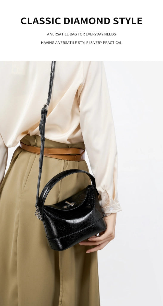 Borsa a mano e borsetta da donna in vera pelle, nera.