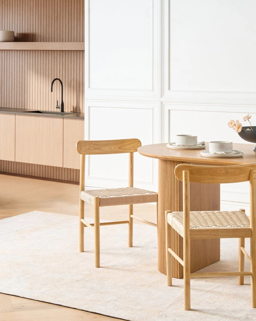Set di 2 sedie da pranzo con struttura in legno di gomma e sedili in corda di carta senza braccioli in stile retrò per la sala da pranzo marrone e beige