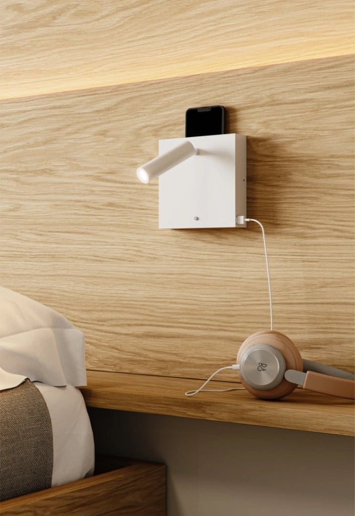Applique LED Sweet Wall 4W orientabile 320° con 3 intensità luminose e base di ricarica integrata USB-C, USB-A e Wireless, colore nero opaco