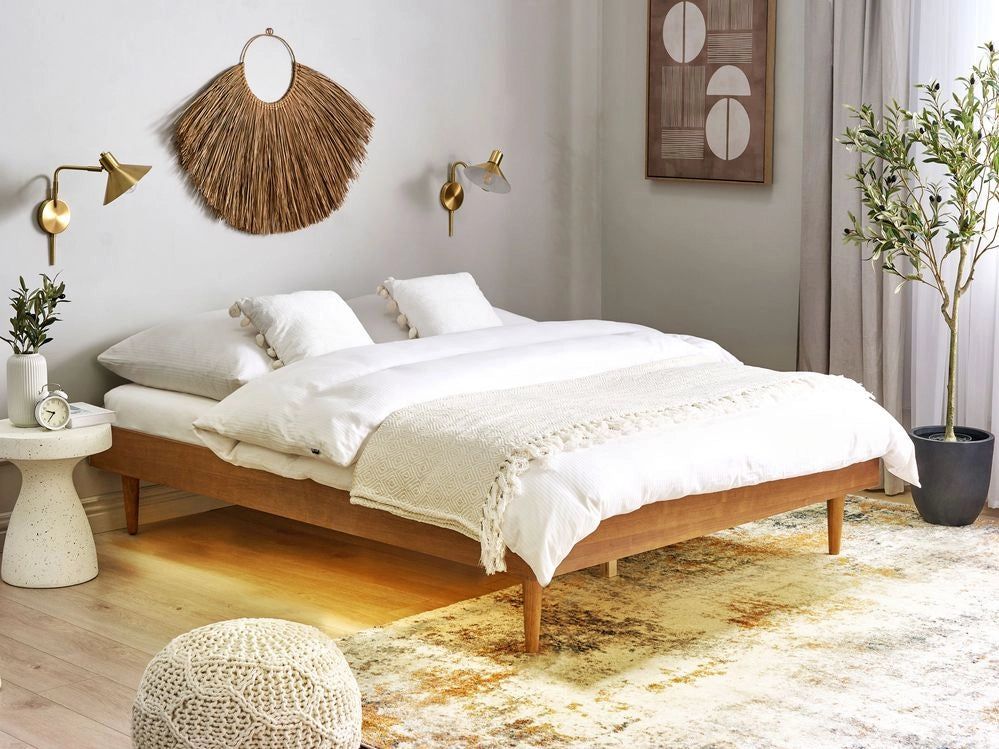 Letto marrone in legno di frassino UE Dimensioni doppie 4ft6 senza testata con luce LED Base a doghe Stile rustico minimalista