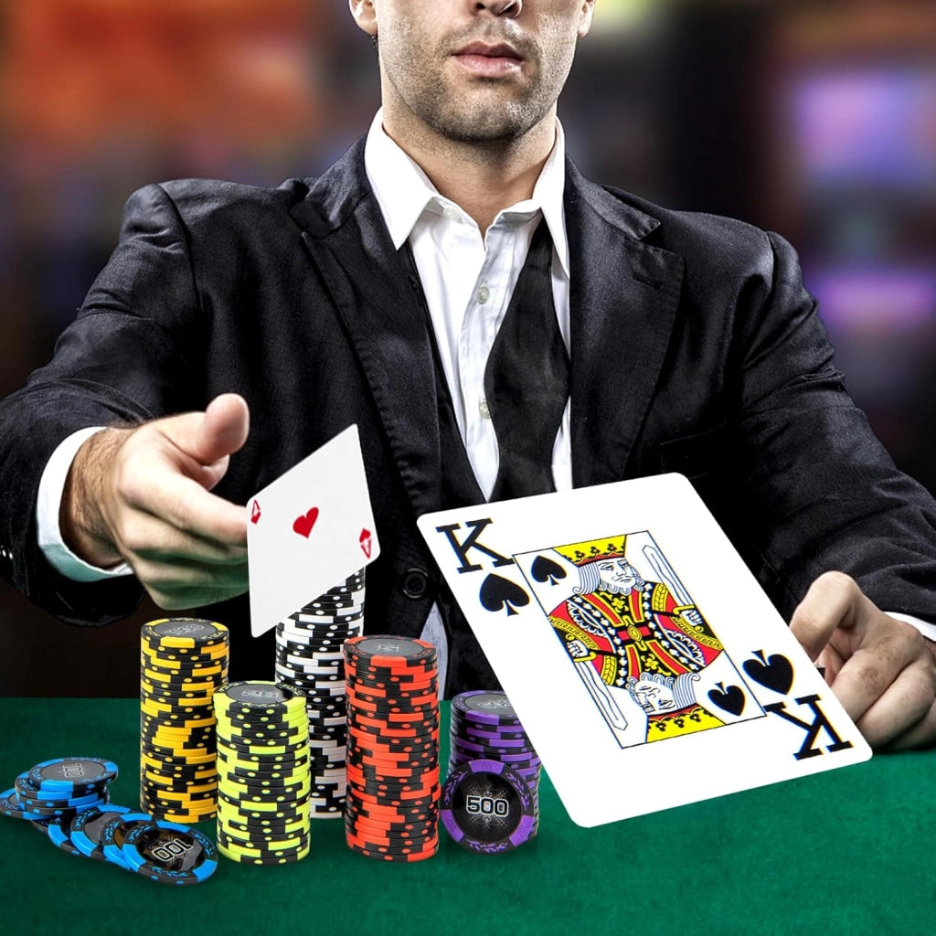 Poker Chips, Set di Fiches da Poker con 500/300 Chips e Custodia in Alluminio, Mazzo di Carte 5 Dadi, Set di Fiches per Party Viaggi e Feste (500 chips)