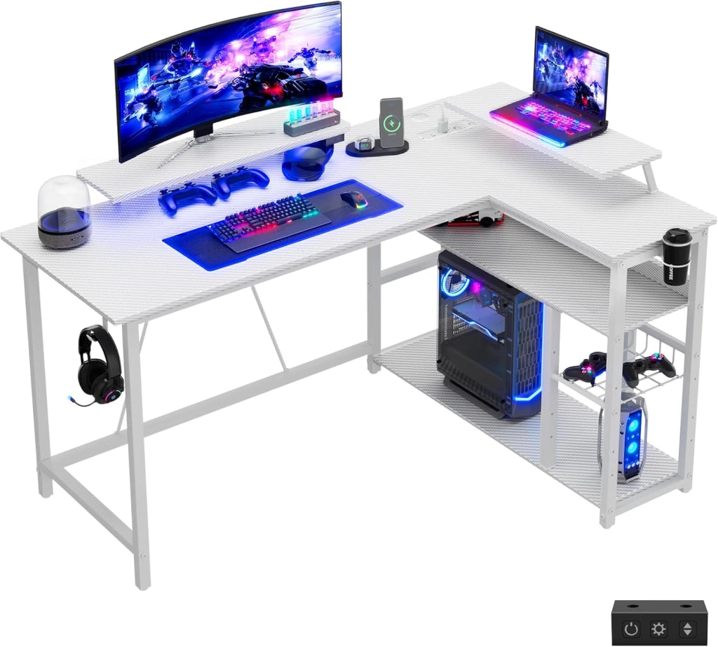 Scrivania Da Gaming Angolare 140x80 cm Supporto Doppio Monitor, Illuminazione LED, Ripiano Regolabile In Altezza, Finitura Effetto Carbonio, Scrivania PC Gamer Con Scaffali Laterali, Nero