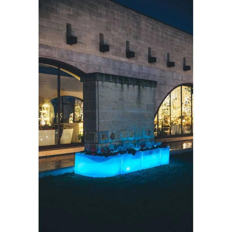 Vaso Fioriera luminosa angolare moderna di design 160x35 H50 in polimero resistente con LED blu per interno ed esterno - Made in Italy - Monacis