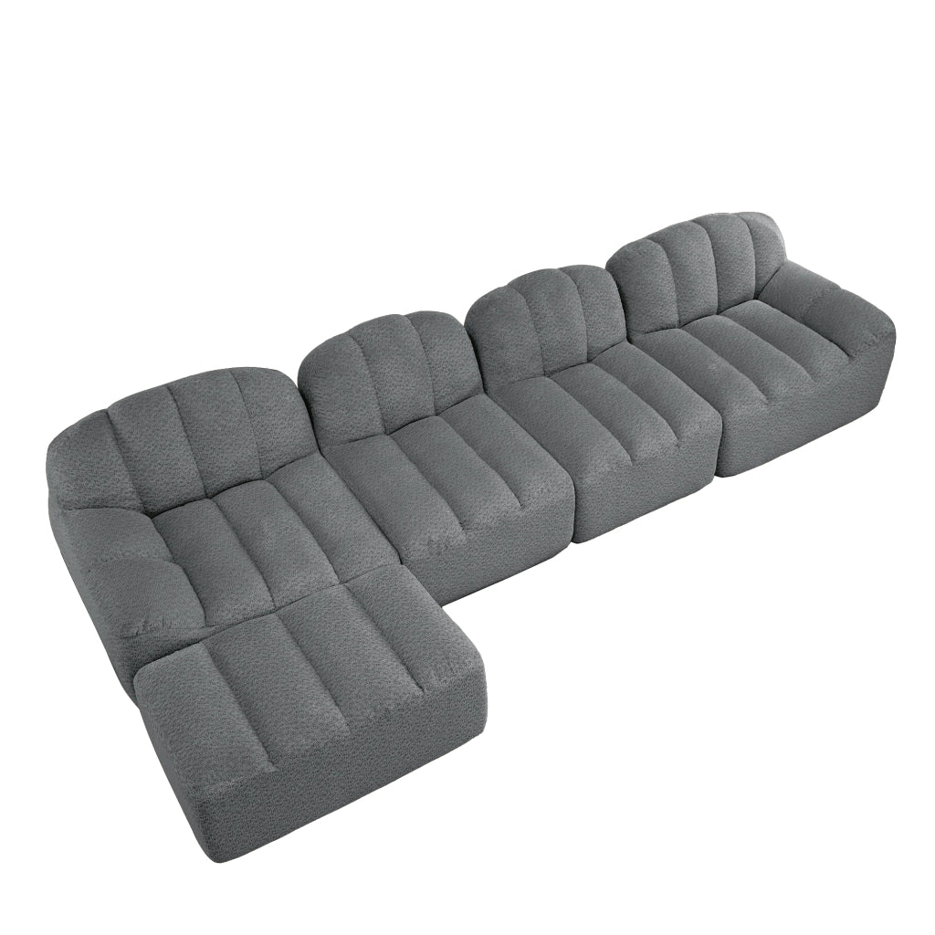 Divano modulare a 4 posti con ottoman; forma ergonomica e rivestimento in pile granulato grigio