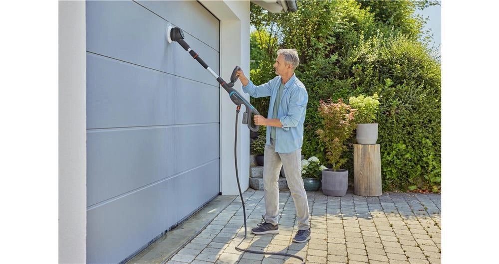 Gardena 14842-20 AquaBrush Universal Dispositivo di Pulizia Elettrico per Patio Alimentazione Batteria 18 V Capacita' 2,5 Ah Colore Verde Grigio Arancione