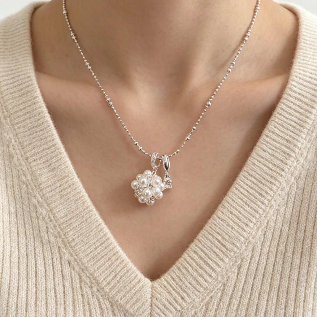 Collana a sfera floreale con perle, zirconi e diamanti scintillanti