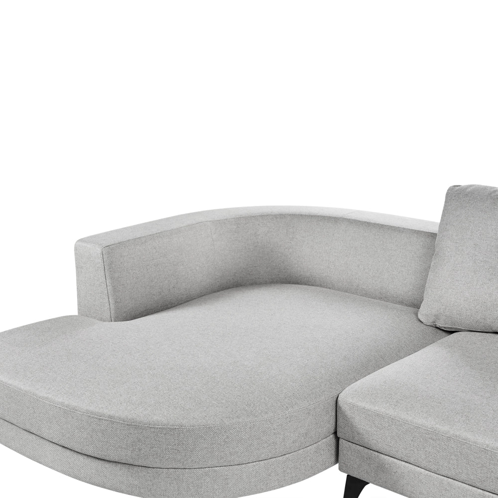 Divano angolare moderno con bracciolo destro Rivestimento in lino sintetico idrorepellente Gambe in ferro nero con cuscini grigio