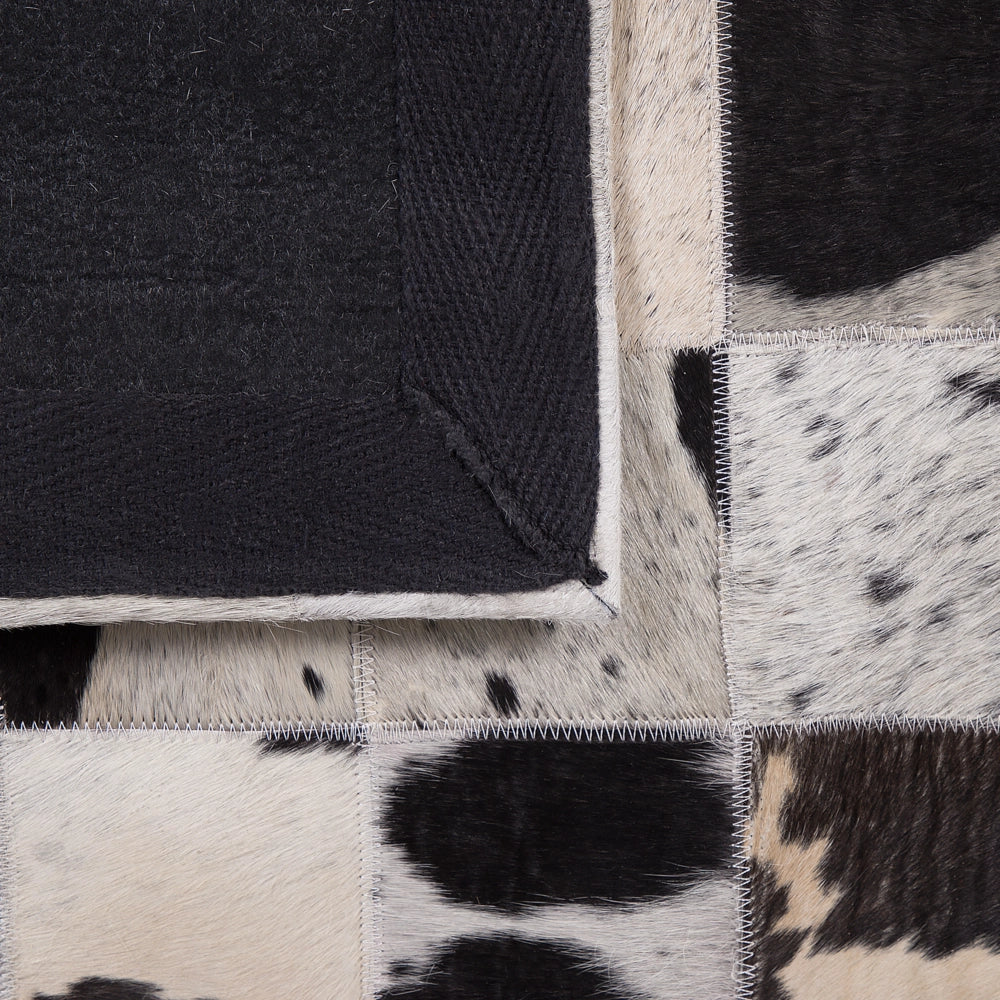 Tappeto Pelle Bianca e Nera 140 x 200 cm Tappeto Rettangolare Moderno Patchwork Fatto a Mano