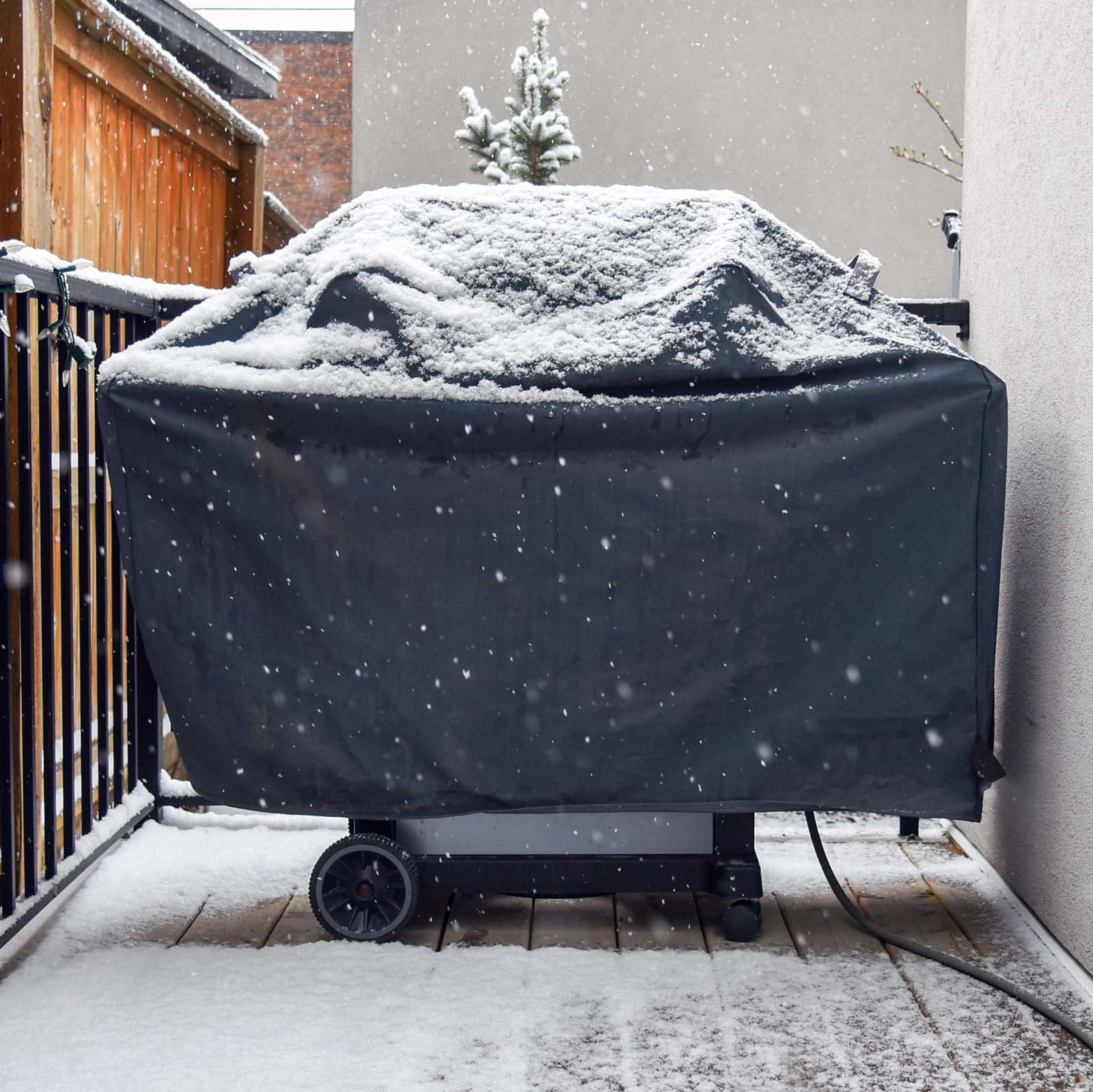 Toboli Telo copri barbecue 132x66x109cm in PVC impermeabile, nero, uso universale, lavabile