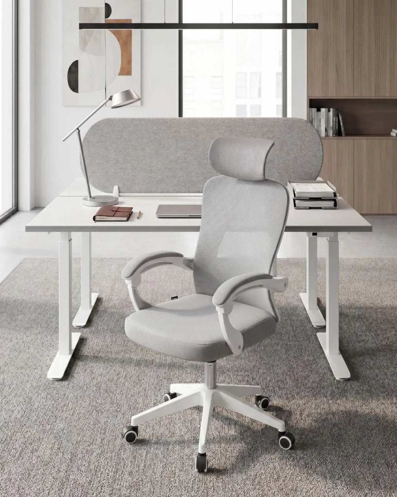 Sedia da ufficio grigio chiaro in rete, base girevole, altezza regolabile, braccioli, poggiatesta, per ufficio domestico, moderna