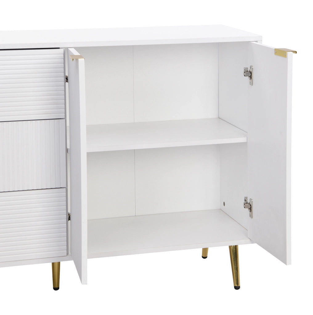 Sideboard bianco in MDF con gambe e maniglie dorate, 120x38x80,5 cm, con ante e 3 cassetti