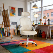 Sedia da ufficio ergonomica beige con schienale alto e braccioli 3D