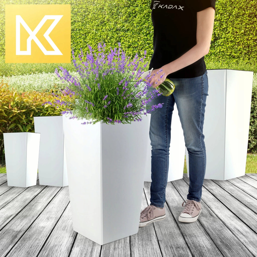 Vaso da giardino KADAX con inserto, 34 x 68 cm di altezza, bianco lucido, con grandi fiori.