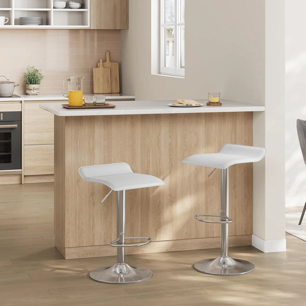 Sgabello da Cucina, Sgabello da Bar Colazione Regolabile in Altezza Girevole a 360°, per Bar, Cucina, Banco, Caffè, PVC+Metallo, con Poggiapiedi, Bianco+Argento