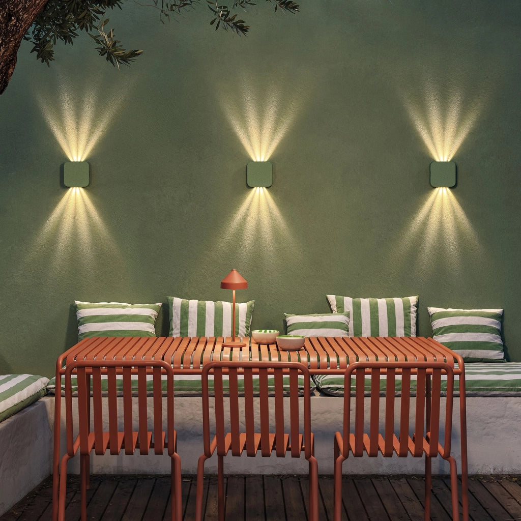 Roller Lampada da Parete per Interni ed Esterni in Alluminio Pressofuso Bianco Opaco con Doppia Emissione LED 10.5W e Grado di Protezione IP54