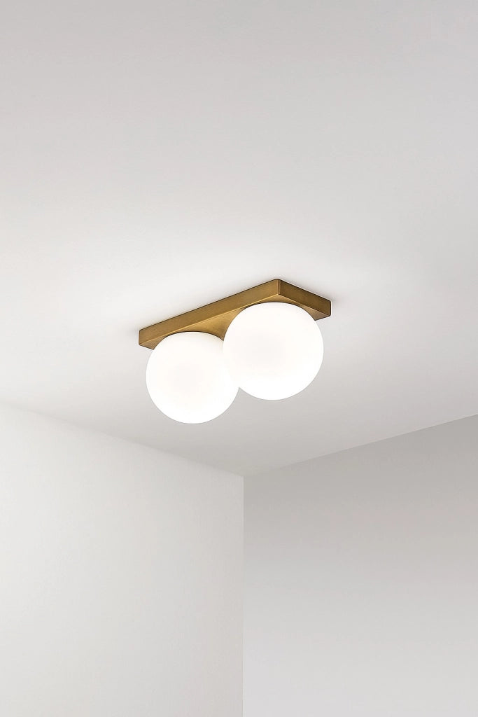 Plafoniera LED Serie 8378 in Metallo Ottone Brunito, 2x8W 3000K, Design Moderno con Diffusori in Vetro Soffiato Satinato, IP40 - Perenz