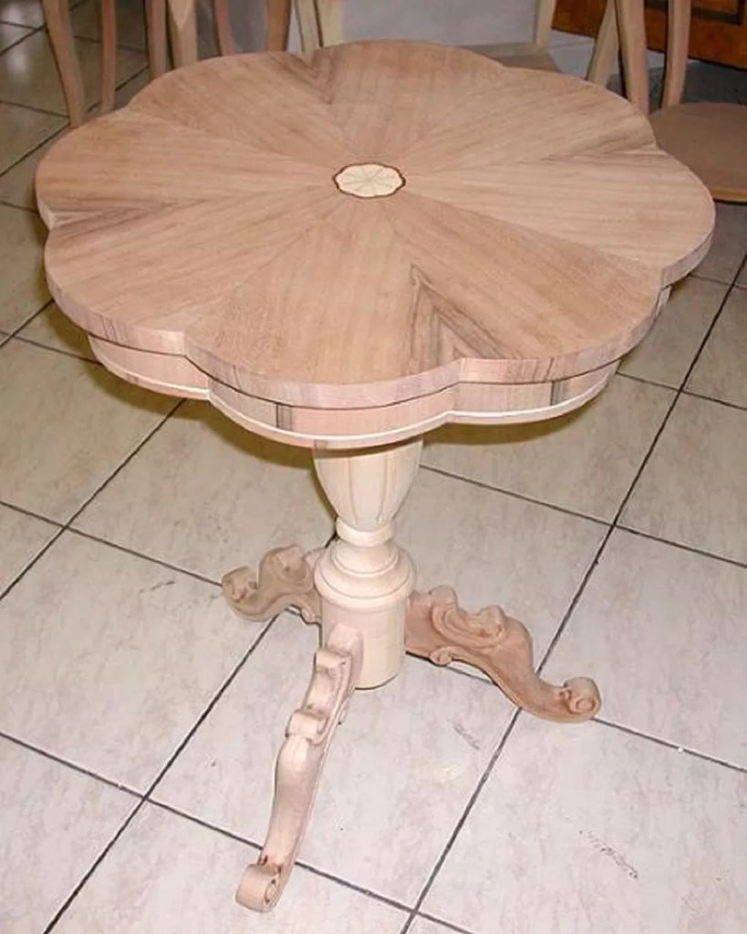tavolino rotondo \"fiore\" intarsiato gambone 3 piedi grezzo d.56 h.71 (3122) - Mobili 2G