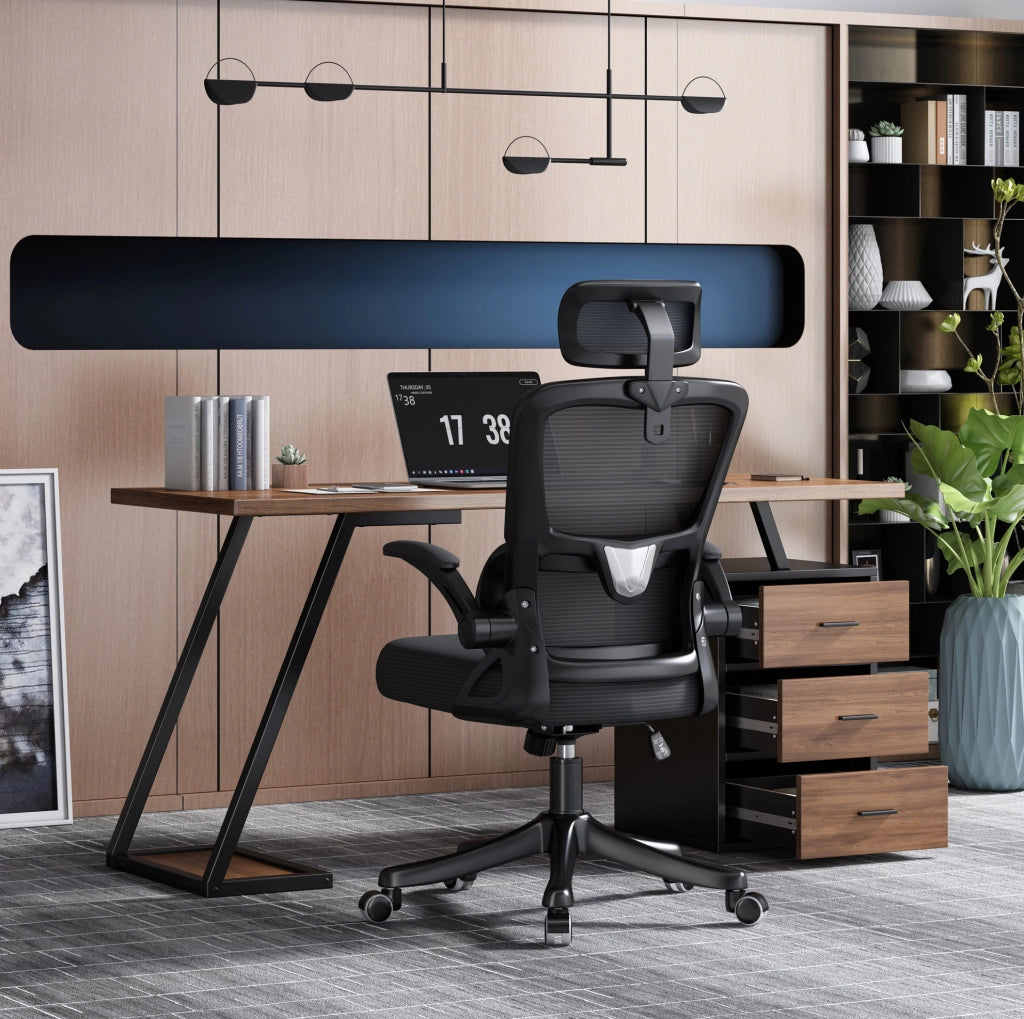 Scrivania ULEVR 135,5x58x75 cm con cassetti soft-close e supporto per computer, MDF marrone scuro