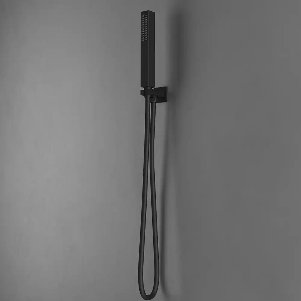 Kit doccia squadrato nero opaco con presa acqua e flessibile da 150 cm