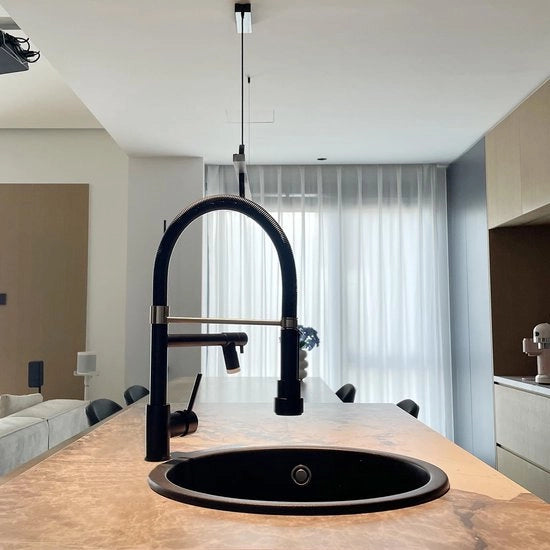 Zwarte Keukenkraan con Doccia Chiusura, Sfoderabile - 360° Rotativa Keukenkraan con Vite a Spirale, Unico Tasto - Alta Pressione Wastafelkraan - Laccato Nicello
