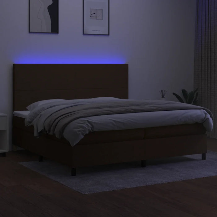 Letto a Molle Materasso e LED Marronescuro 200x200cm in Tessuto