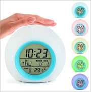 LED sveglia digitale per bambini, con regolazione della temperatura cromatica, adatta come lampada da notte per interni, lampada da lettino, ideale per le camere dei bambini, adatta sia per i bambini maschi che femmine, e un bel regalo.