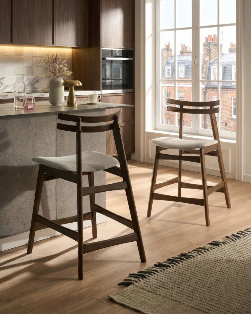 Set di 2 sedie da pranzo in tessuto beige e struttura in legno massiccio marrone retrò senza braccioli con seduta