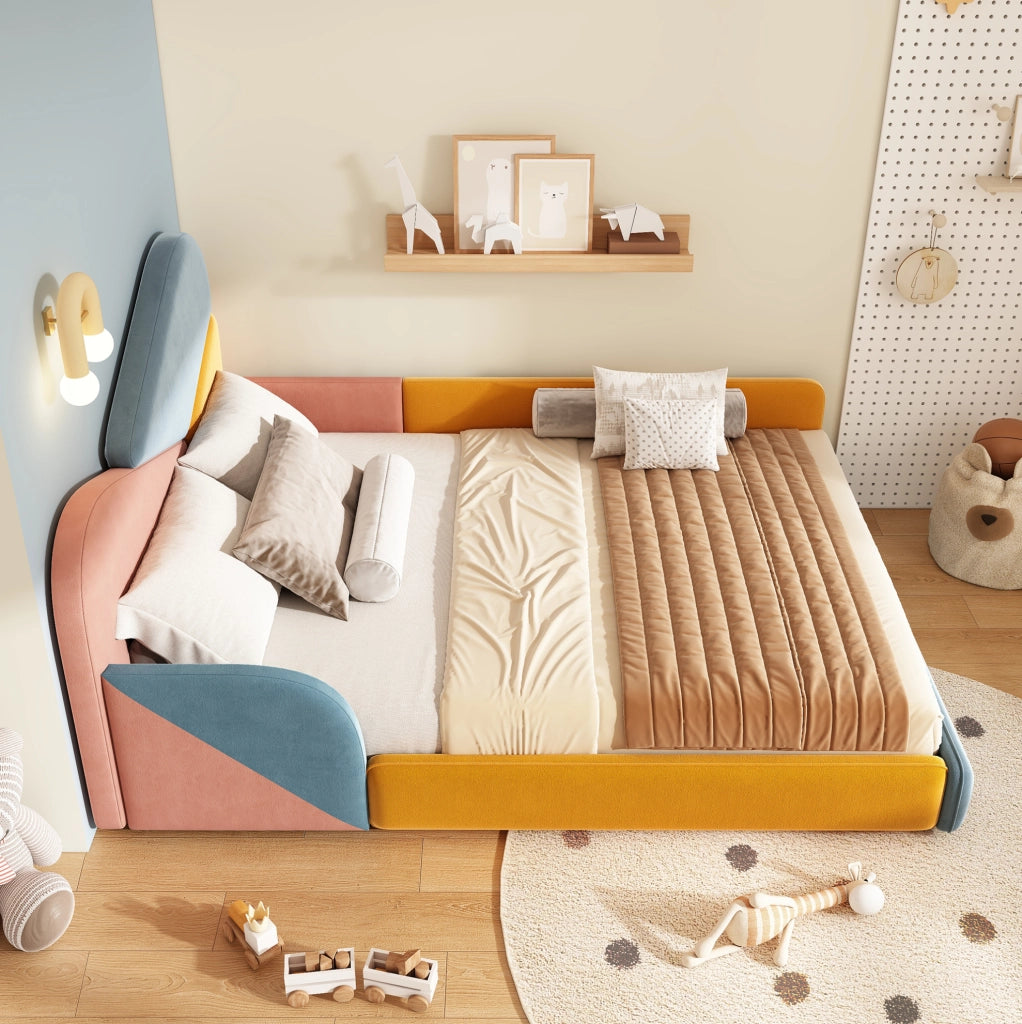 Letto imbottito 140x200 cm con protezione laterale; patchwork in velluto blu multicolore
