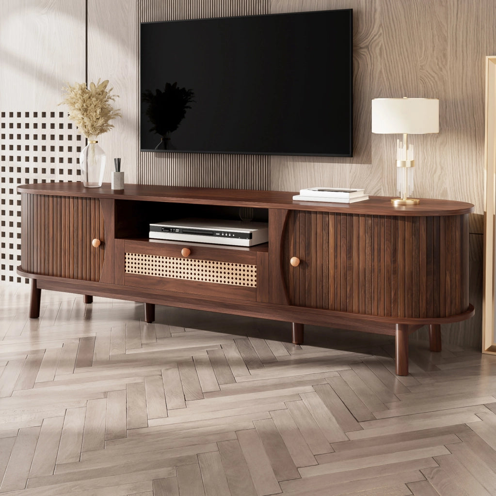 Mobile TV in MDF color noce con ante scorrevoli e cassetti in rattan