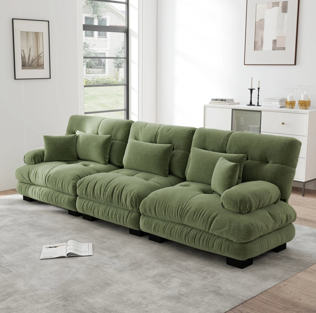 Divano modulare in chenille verde con seduta profonda e braccioli imbottiti arrotondati