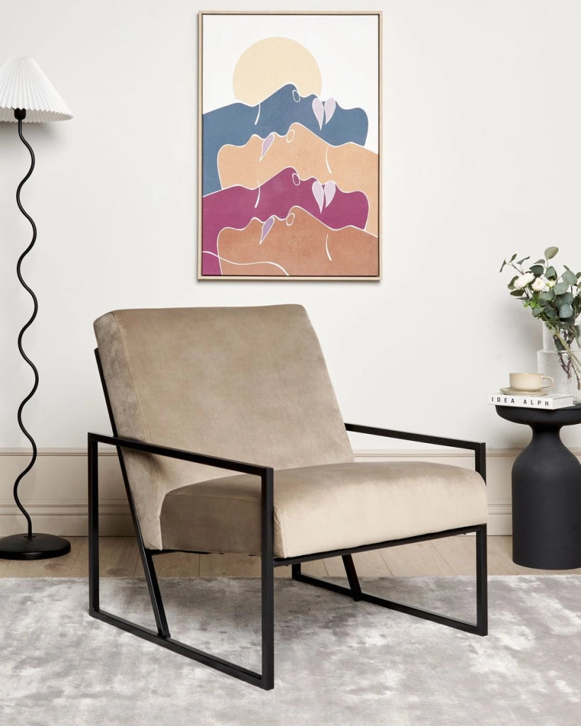 Poltrona in velluto grigio tortora 83L x 69L x 83H Schienale Bracciolo Struttura in metallo nero Soggiorno moderno glam
