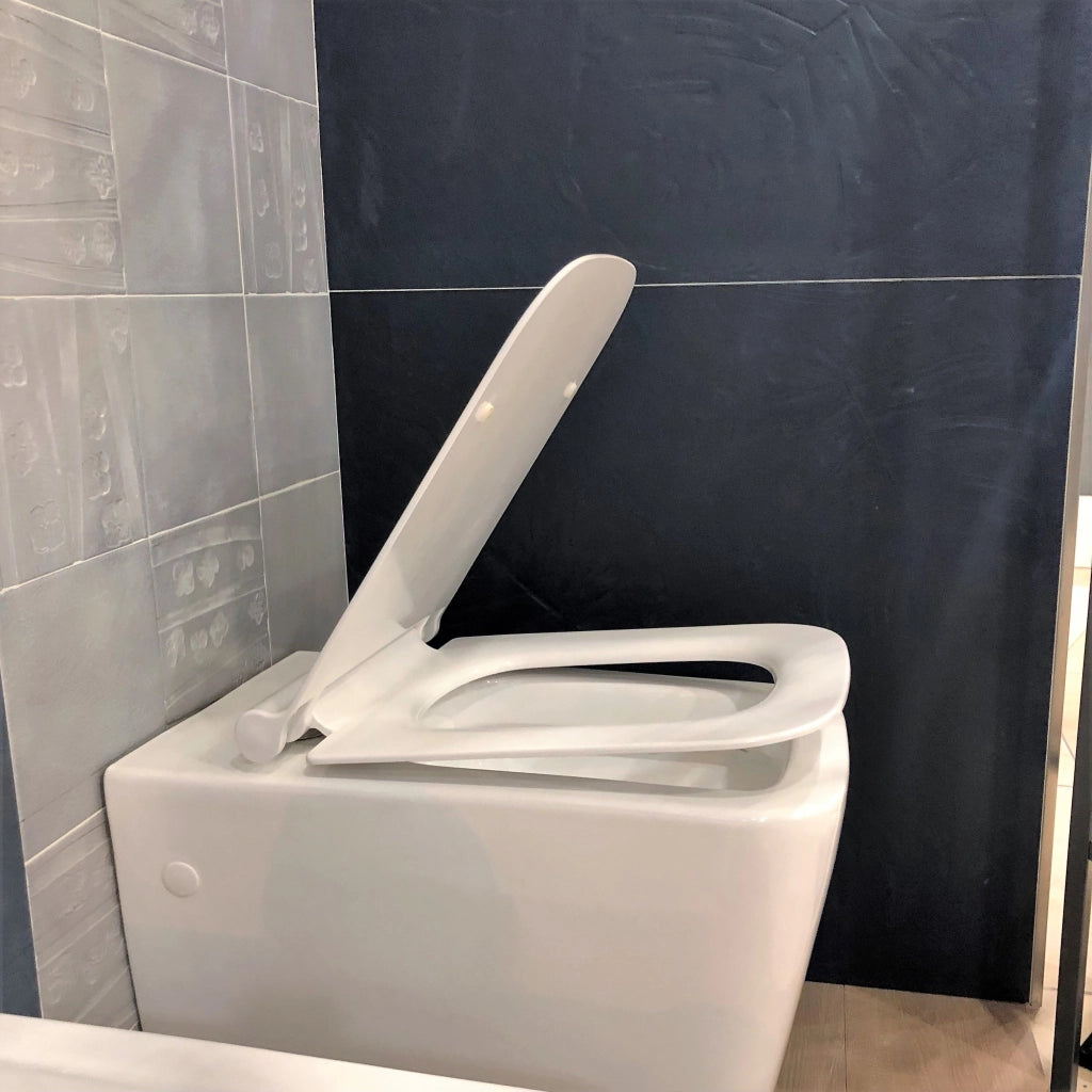 Sanitari sospesi filo muro, linea squadrata