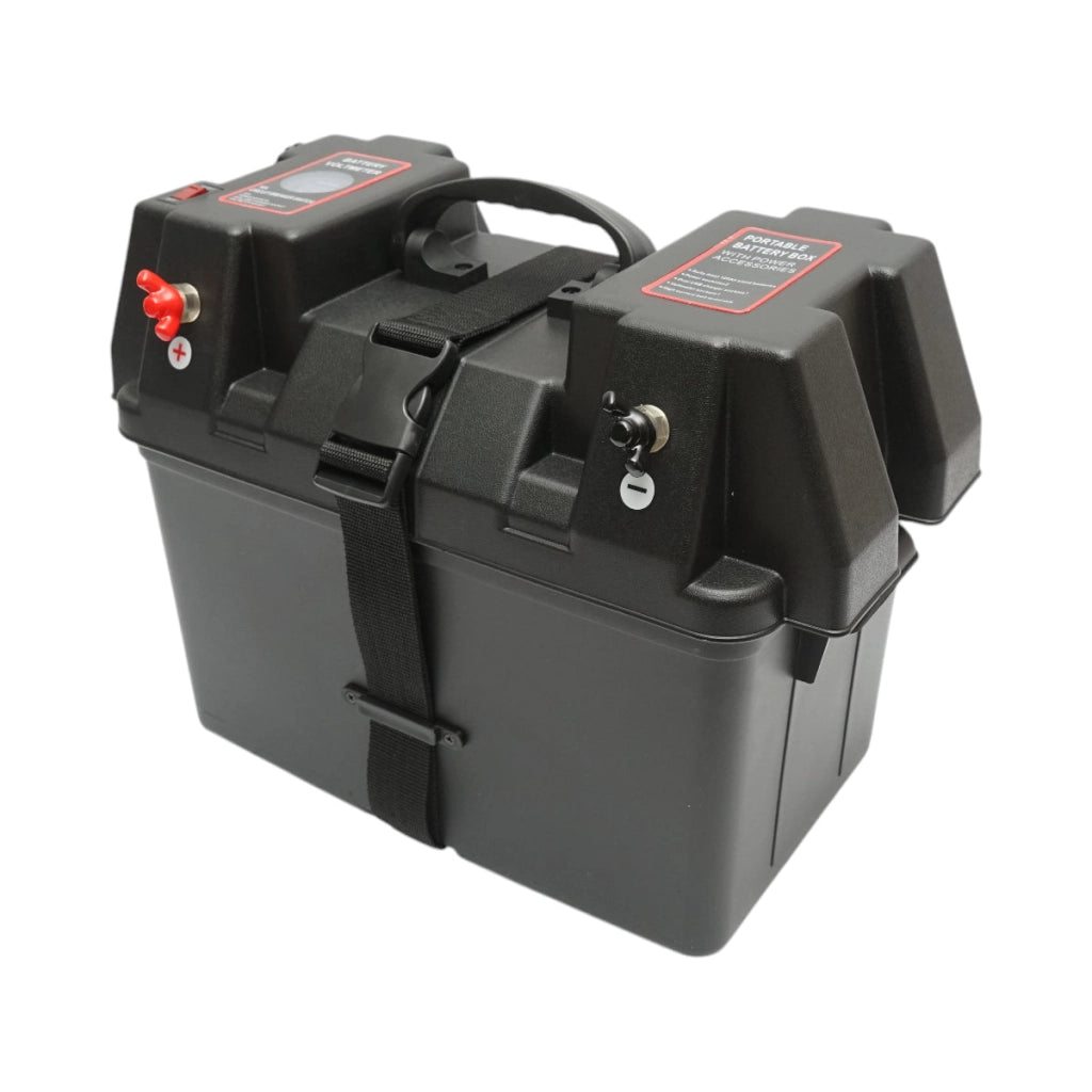 Scatola batteria auto 12 V con voltmetro DC 6–36 V, interruttore circuito 16 A, 2 prese accendisigari, display LCD, 2×USB, 340×195×200 mm.