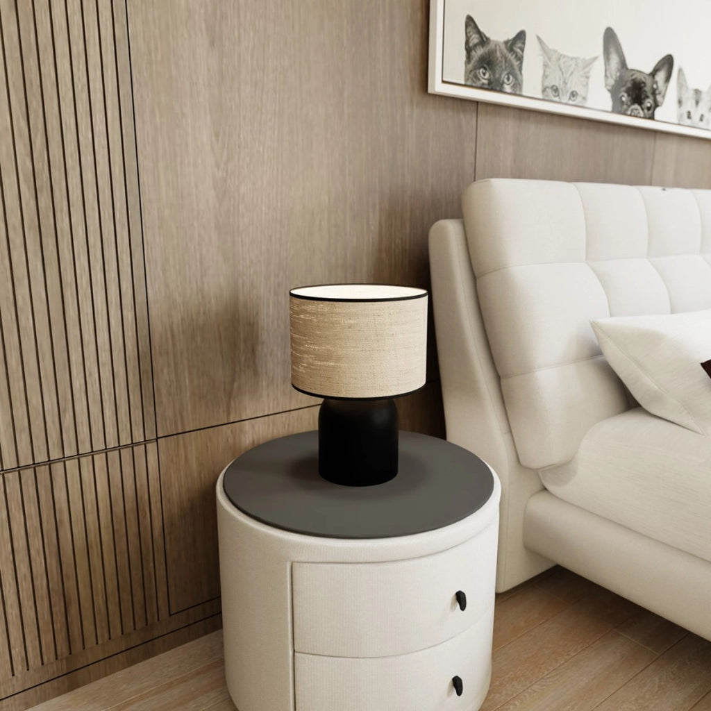 Lampada da tavolo Aspen in acciaio nero e tessuto effetto rattan