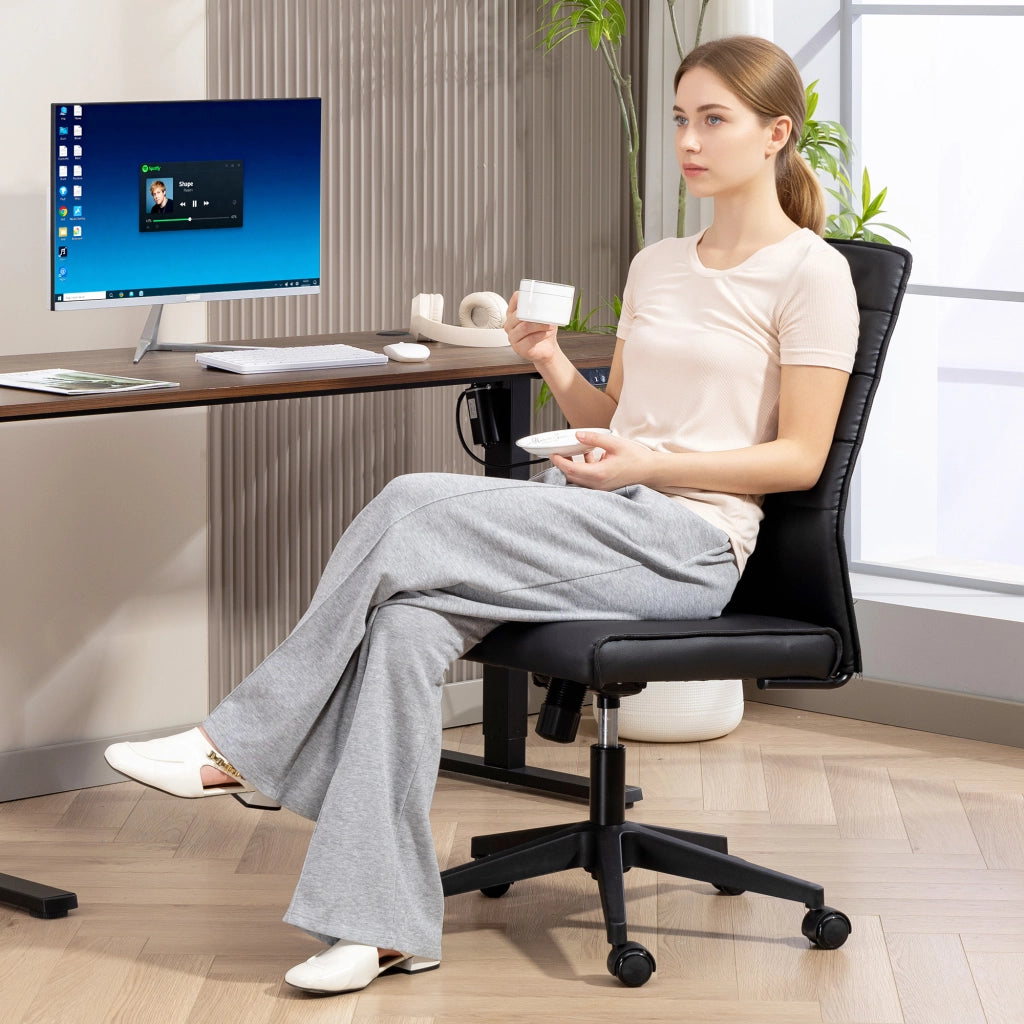 Sedia da Ufficio Ergonomica e Regolabile 58x53x97-107 cm con Schienale Ricurvo in Pelle PU e Acciaio Nero