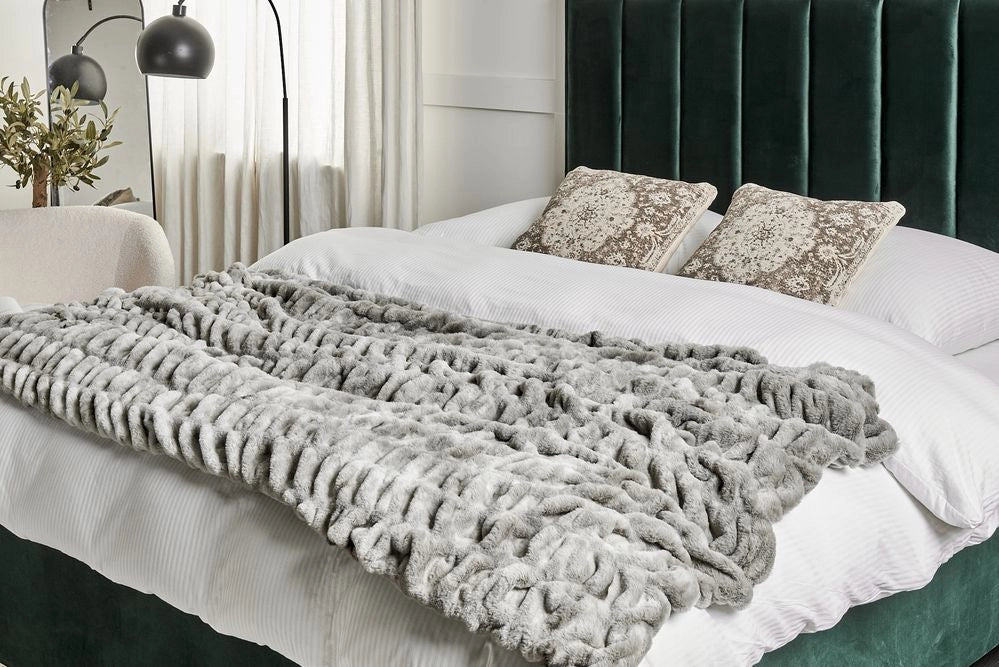 Coperta grigia in morbida pelliccia sintetica 150 x 200 cm Shaggy Blanket Bedding