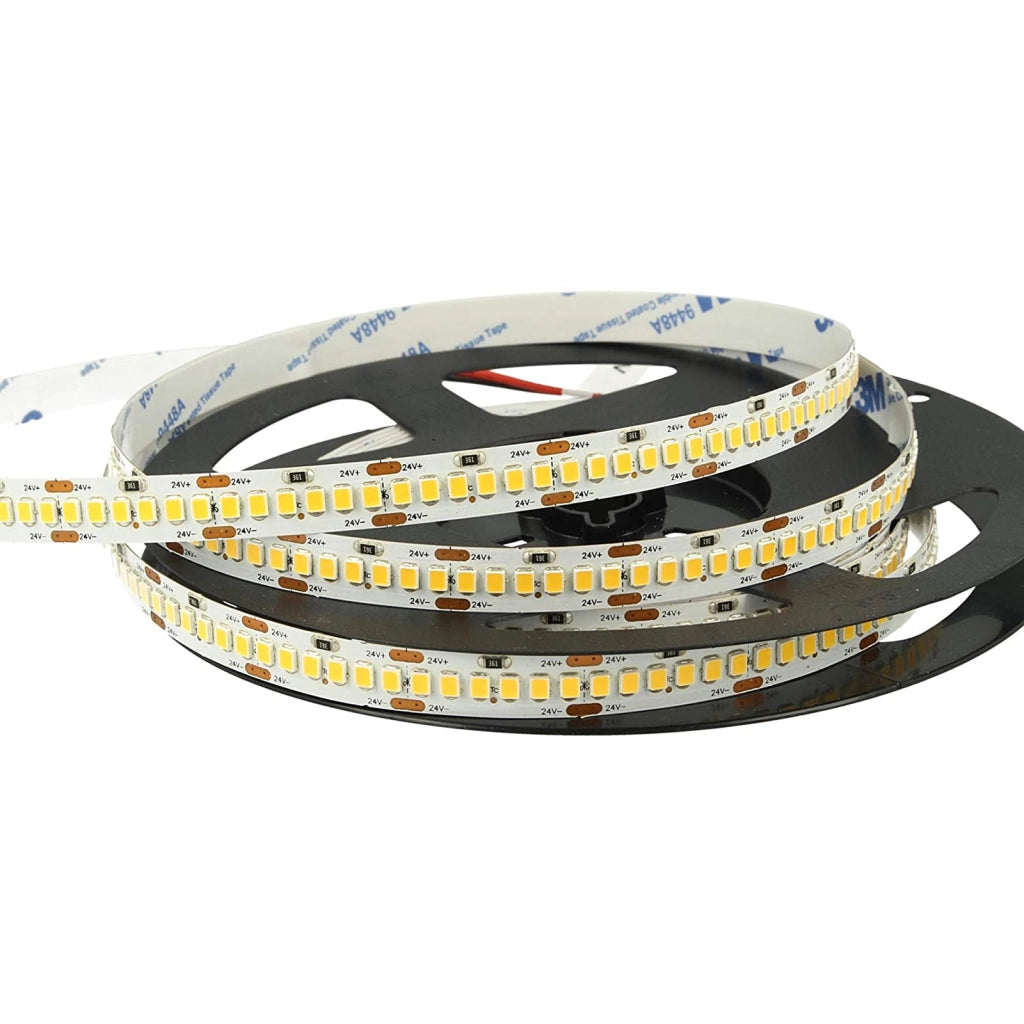 Striscia 1200 LED 2835 strip adesiva 24V bobina 5 metri 90W alta resa luminosa 8100 lumen bassa consumo 3000K