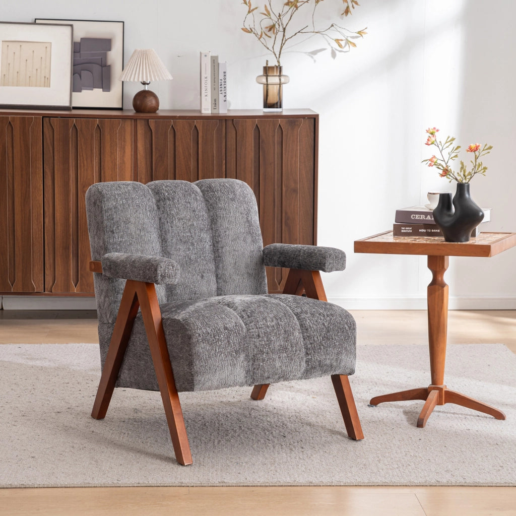 Poltrona in bouclé con struttura in legno massello di quercia, stile moderno, gialla
